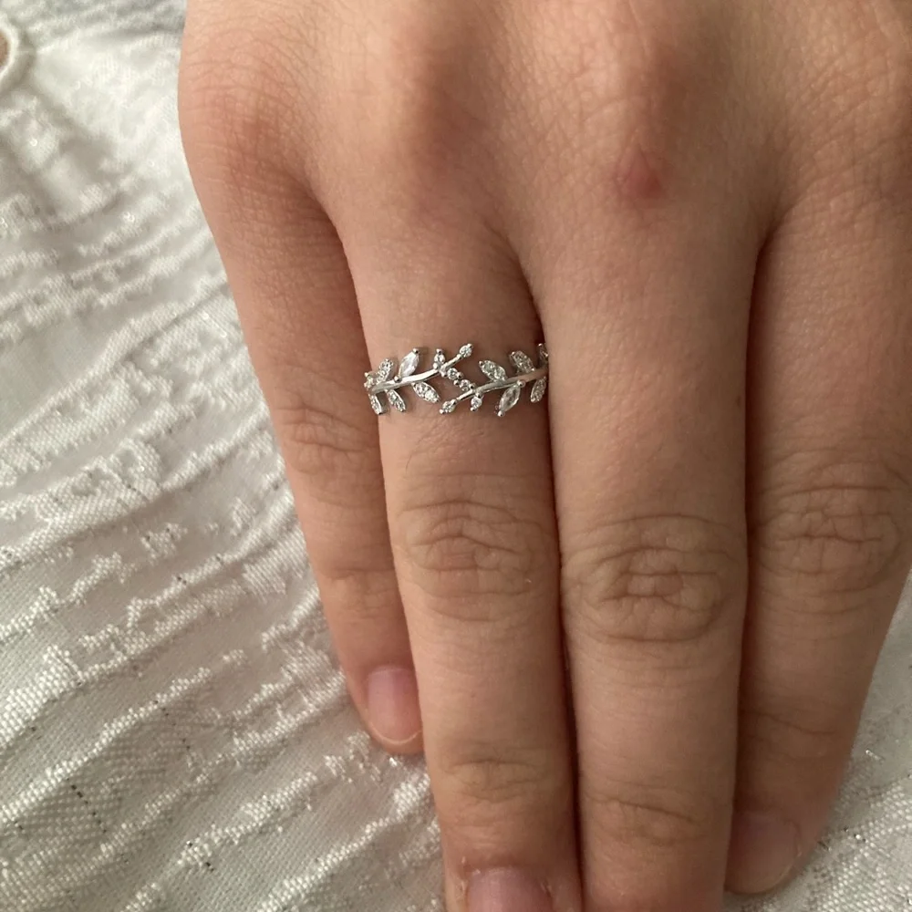 Antian Accessories™ 925 Sterling Silver Adjustable Leaf Ring (Size 4–8)